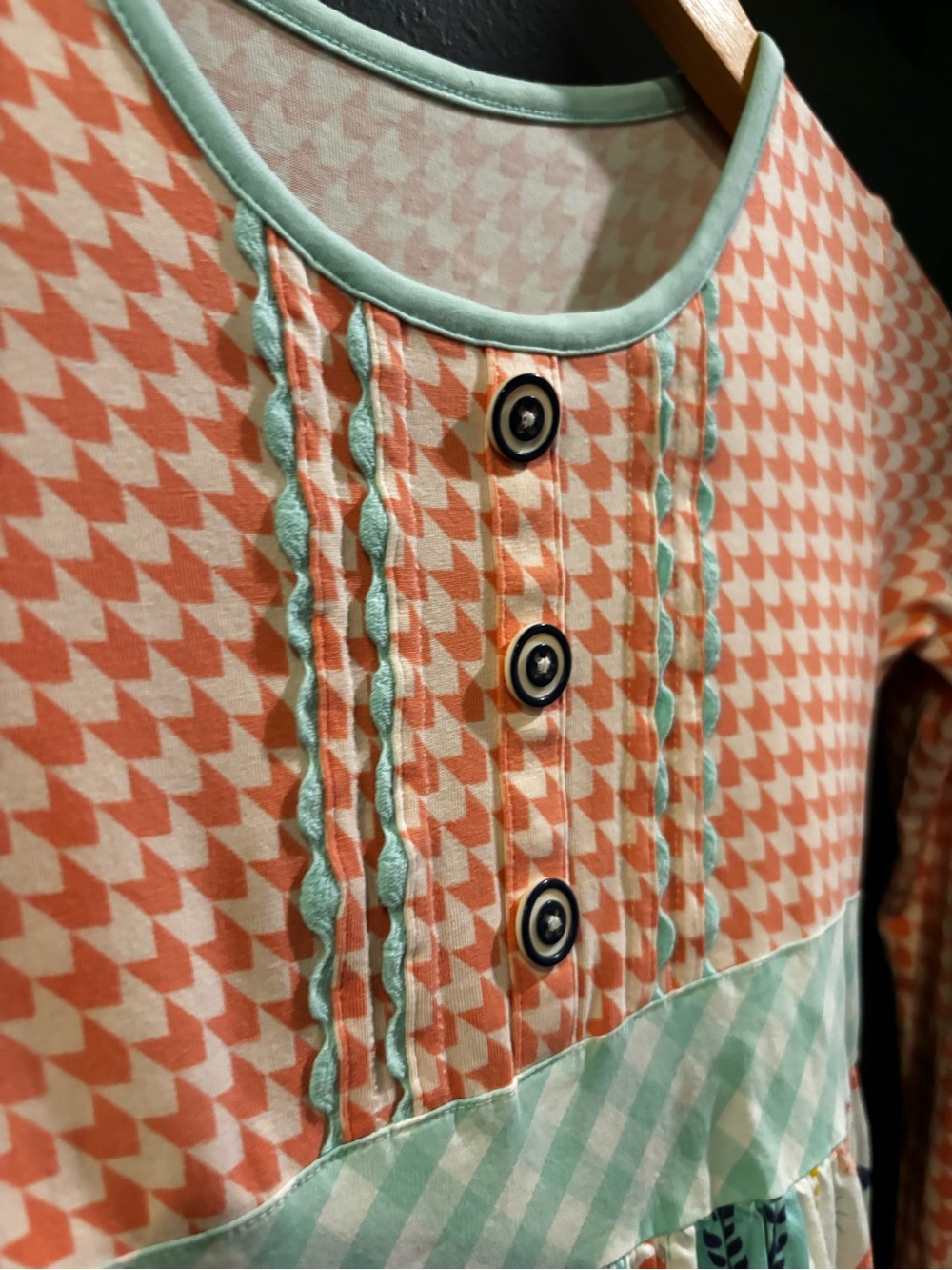 Shrimp & Grits Coral & Mint Houndstooth Button-Front Top